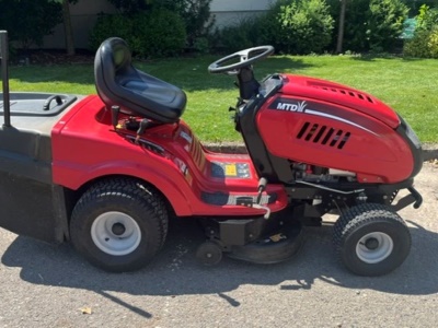Travní traktor MTD 160/92