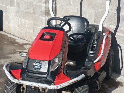 Travní traktor SECO Goliath 4x4