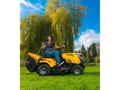 Riwall PRO RLT 102 HRD TWIN - dvouválcový travní traktor 102 cm se zadním výhozem a hydrostatickou převodovkou