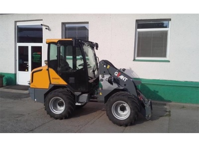 Kloubový nakladač GiANT V5003