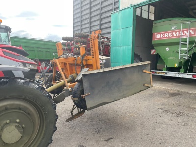 Čelní osekávač cibulové natě Keulmac a Vyorávač cibule Keulmac