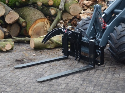 Paletizační vidle s hydraulickým drapákem GiANT