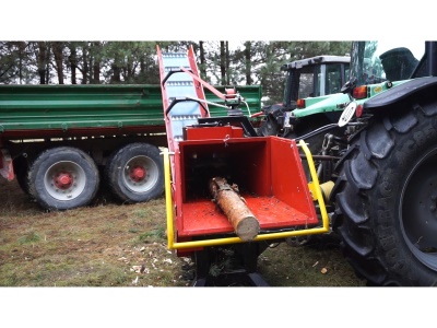 Traktorový špalíkovač PTO Model RP-200 SUPER Remet + Pásový dopravník 4m