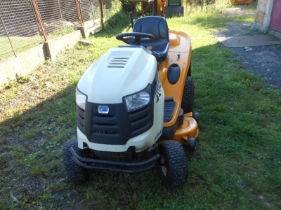 Travní traktor Cub Cadet CC1022 KHN
