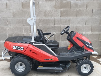Travní traktor SECO Goliath 4x4 - SEČENÍ 110 cm