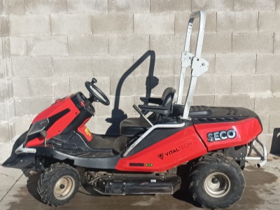 Travní traktor SECO Goliath 4x4