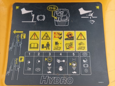 Travní traktor CUB CADET LT3 PR105