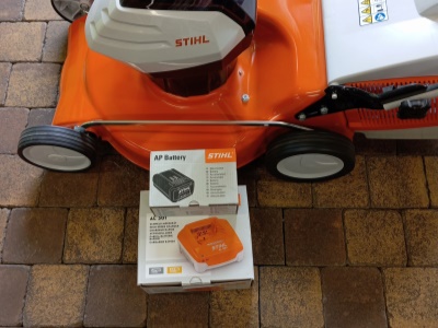 Travní aku sekačka STIHL RMA 253 SET