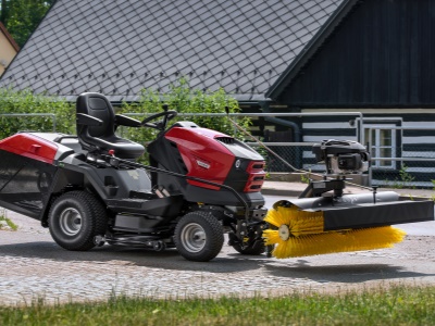 Zametací kartáč motorový