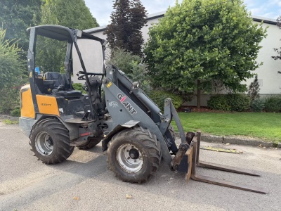 Kloubový nakladač GiANT D337T