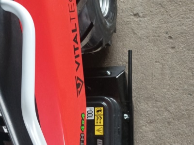 Travní traktor SECO Goliath 4x4 - SEČENÍ 110 cm