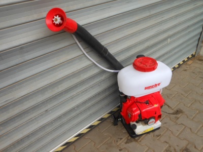 HECHT 451 - motorový rosič 