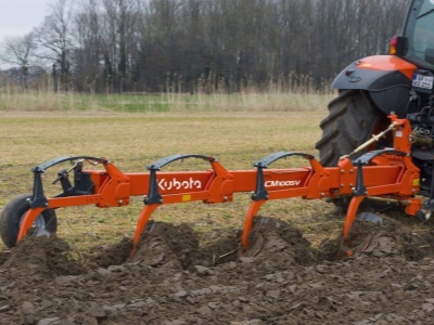 Jednostranný nesený pluh Kubota CM1005