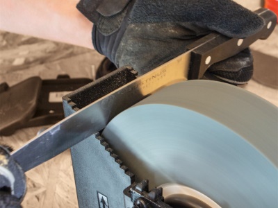 Scheppach BG 200 W - bruska na suché i mokré broušení