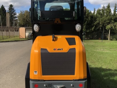 Elektrický kloubový nakladač GiANT G2200 E