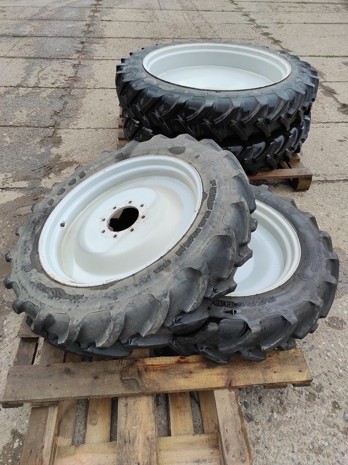Pneu 2X ALLIANCE 11.2 R42 (270/95 R42), 2X FIRESTONE PERFORMER 85 (250/85 R28)