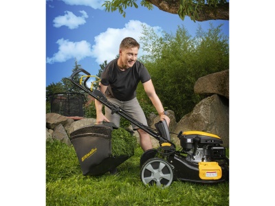 Riwall PRO RPM 5155 V PRO - multifunkční travní sekačka 4 v 1 s benzinovým motorem a variabilním pojezdem