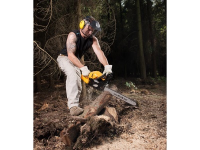 Riwall PRO RPCS 5545 - řetězová pila s benzinovým motorem 54 ccm