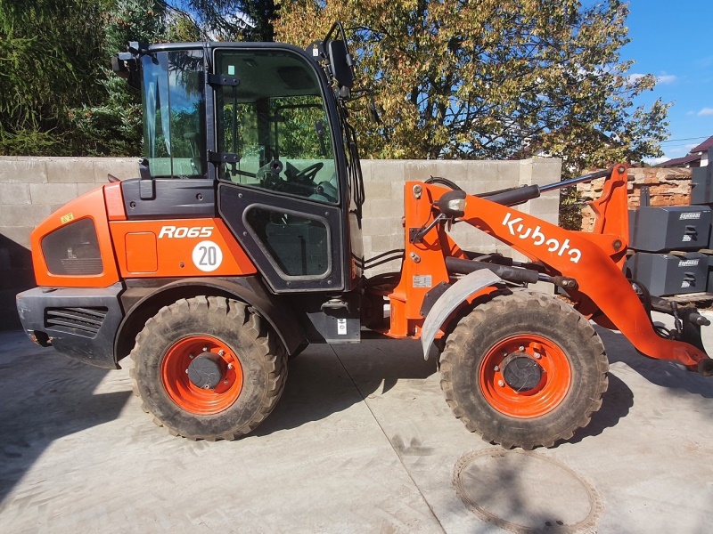 Nakladač Kubota R065