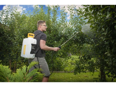 Riwall PRO RAS 1220 SET - aku postřikovač 20 V + 2Ah baterie + nabíječka