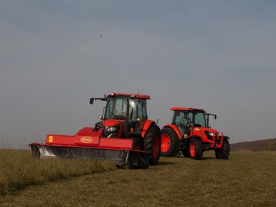 Zemědělský traktor Kubota M 8560
