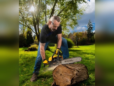 Riwall PRO RPCS 5140 SET - řetězová pila s benzinovým motorem 49 ccm + náhradní řetěz + rukavice + ochranné brýle