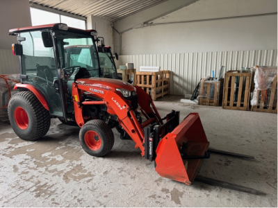 Traktor Kubota B 3150 včetně čelního nakladače, lžíce, pal. vidlí, závaží