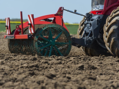 Čelně nesený půdní pěch