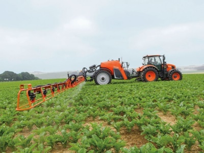 Postřikovač Kubota XTS3