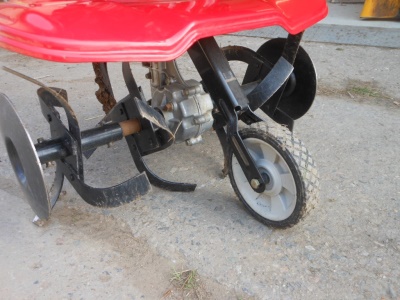 MTD T/245 jednoúčelový benzínový kultivátor - rotavátor - plečka