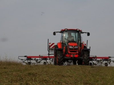 Zemědělský traktor Kubota M 8560