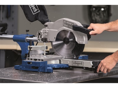 Scheppach HM 110 MP - dvourychlostní multifunkční pokosová pila s potahem a laserem