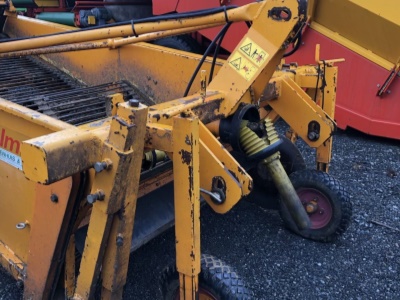 Čelní osekávač cibulové natě Keulmac a Vyorávač cibule Keulmac